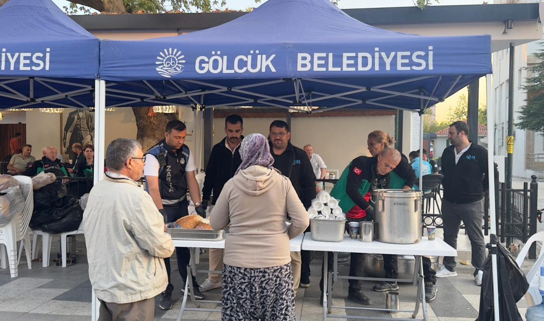 Gölcük Belediyesi, Balıkesir Sındırgı’da meydana gelen deprem sonrasında hemen bölgeye