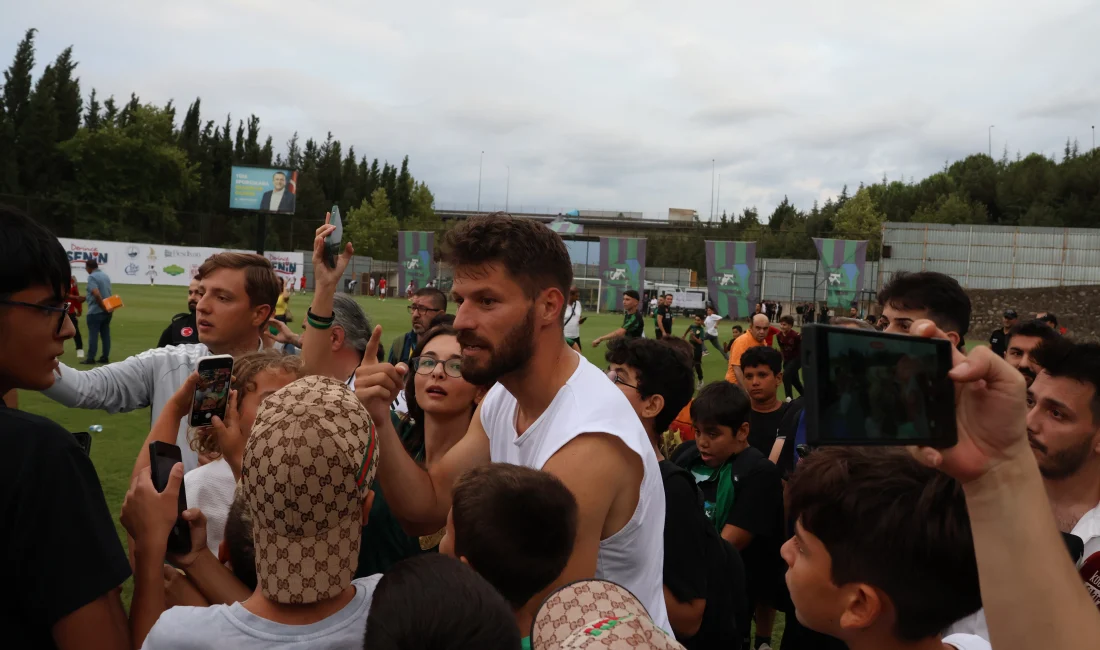 Fas ekibi Al-Wydad'ı hazırlık maçında 2-0 yenen Kocaelispor'da oyuncular karşılaşmayı