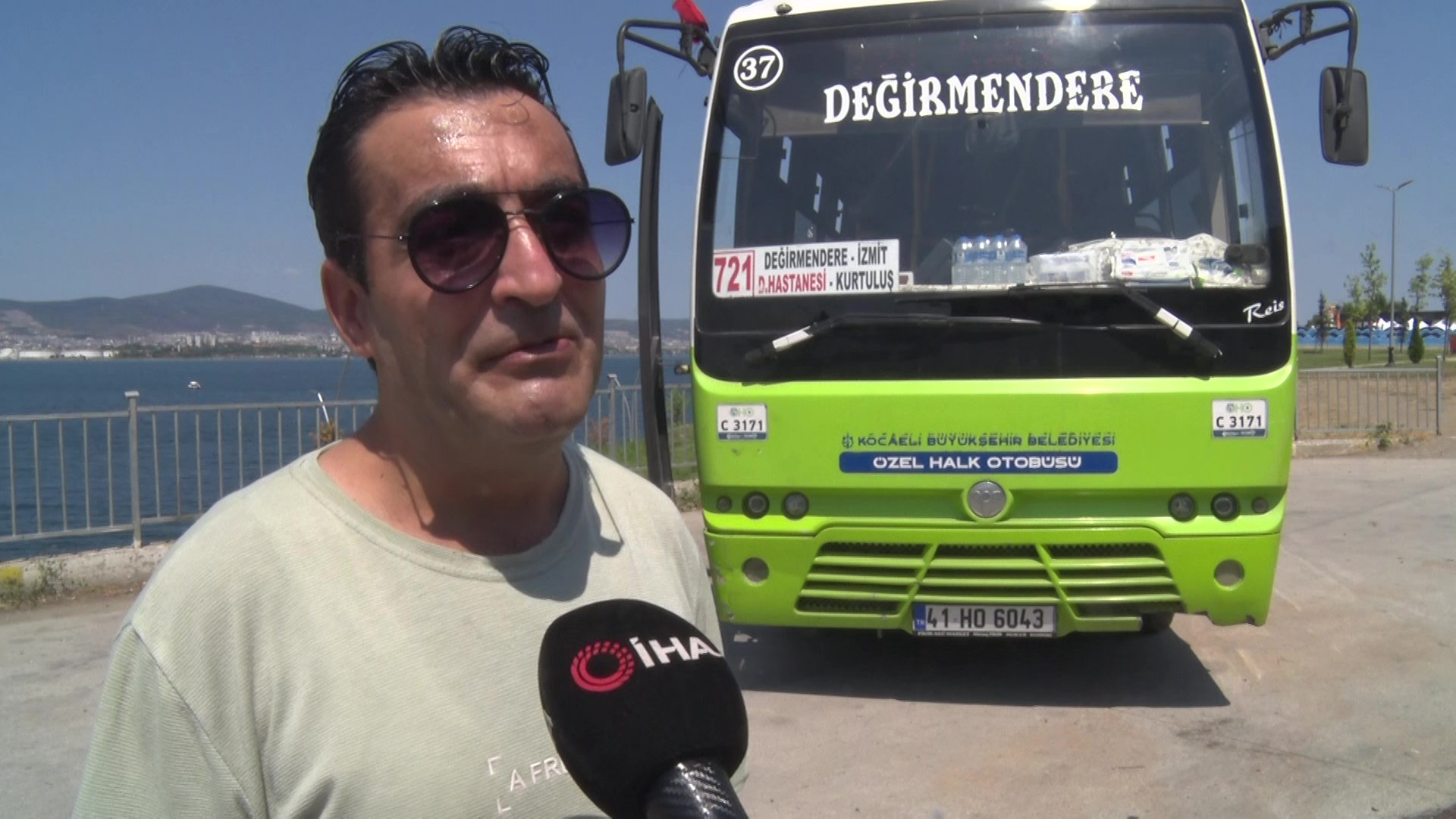 Kocaeli'nin Gölcük ilçesinde özel halk otobüsü şoförü, yevmiyesinden yolculara ücretsiz
