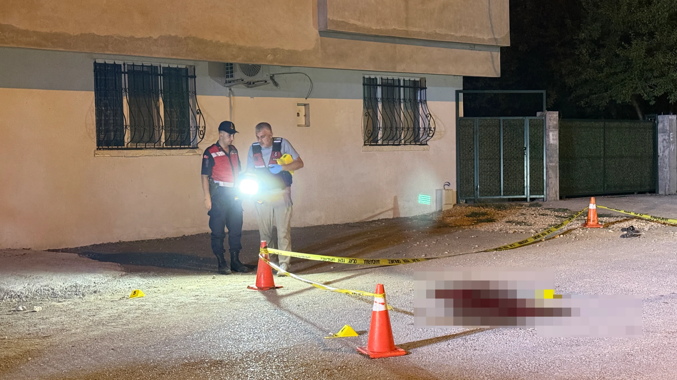 Sakarya'nın Erenler ilçesinde iki aile arasında çıkan silahlı çatışmada 2