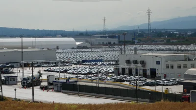 Kocaeli'de Hyundai’nin, araçlarını doludan korumak için ses bombası kullanarak yağmur