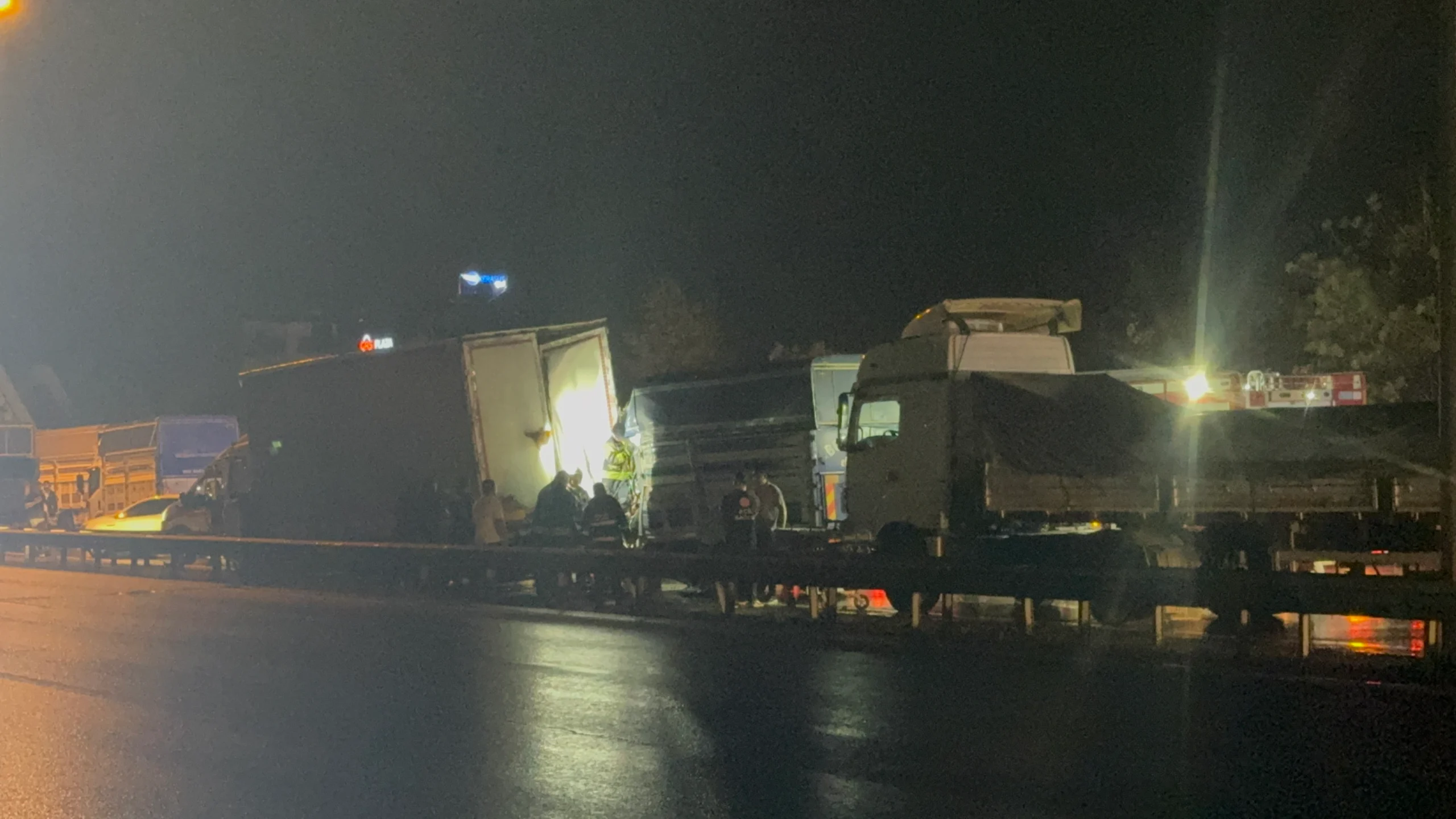 Kocaeli'nin Çayırova ilçesinde 1 kişinin hayatını kaybettiği zincirleme trafik kazasıyla