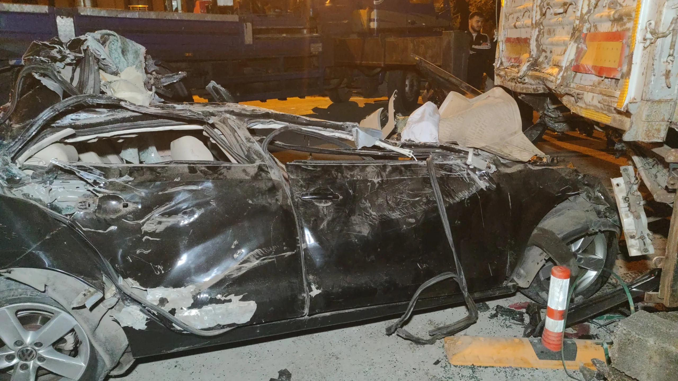 Van’ın İpekyolu ilçesinde park halindeki tıra arkadan çarpan 41 plakalı