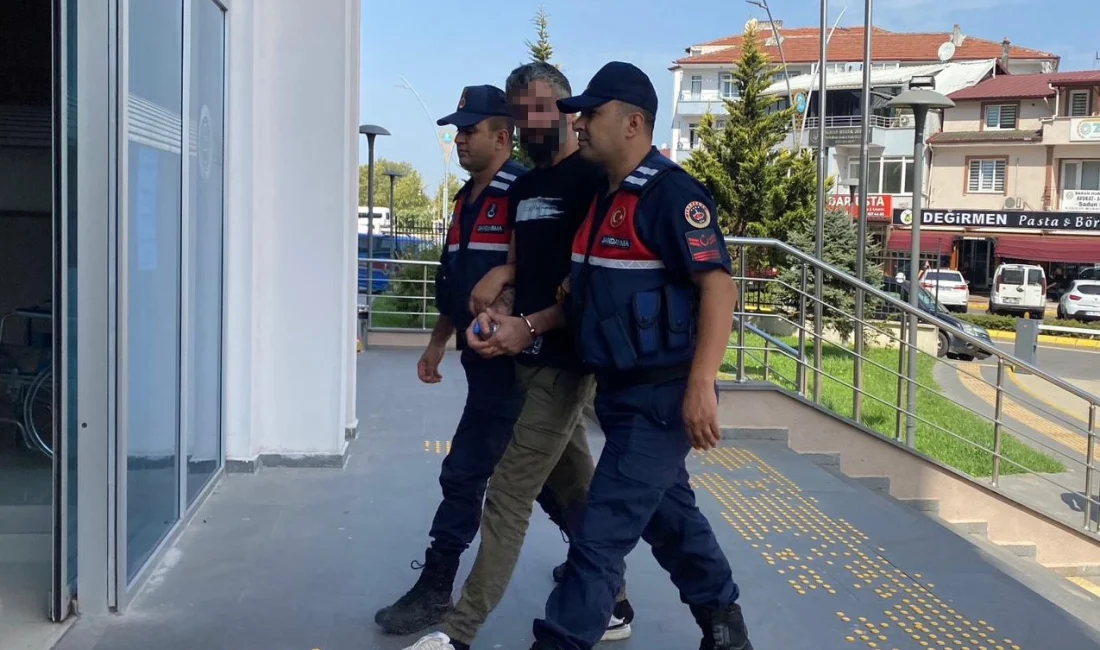 Kocaeli'nin Gölcük ilçesinde takibe takılmamak için uyuşturucuya ‘Eşya' diyen torbacı,
