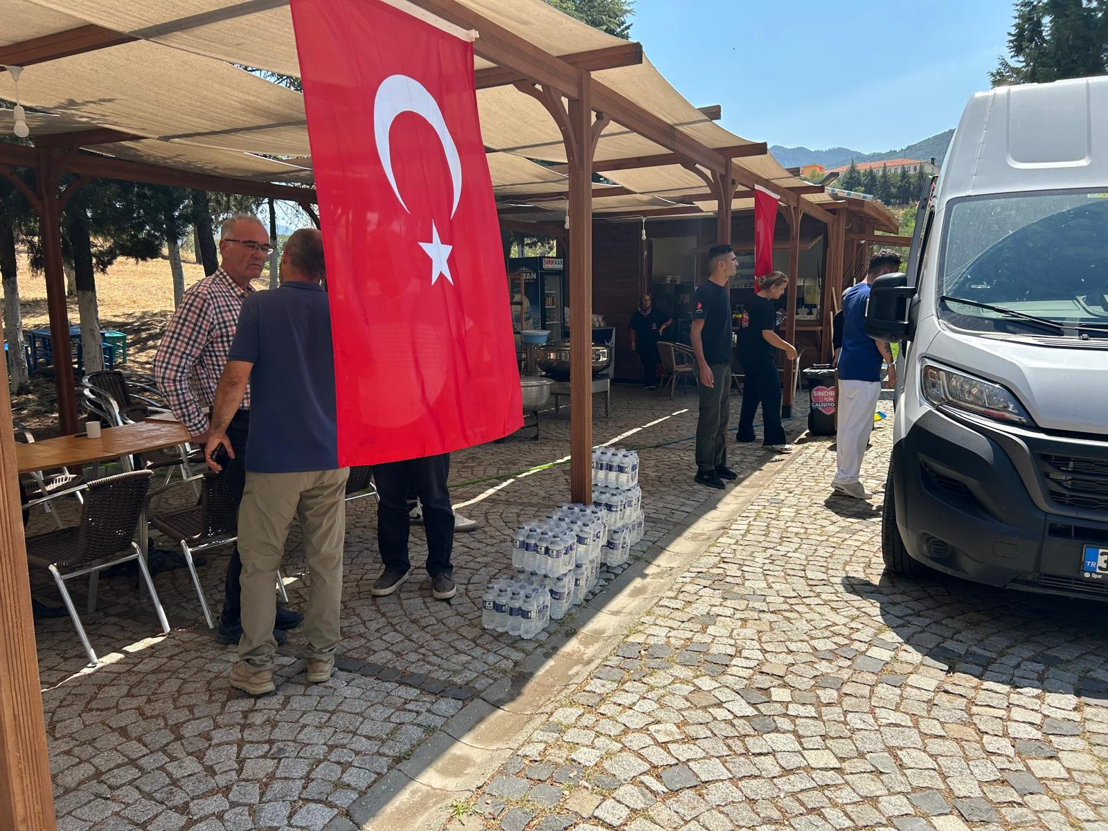 Balıkesir’in Sındırgı ilçesinde meydana gelen depremin ardından HEKİMSEN, bölgedeki ihtiyaçları