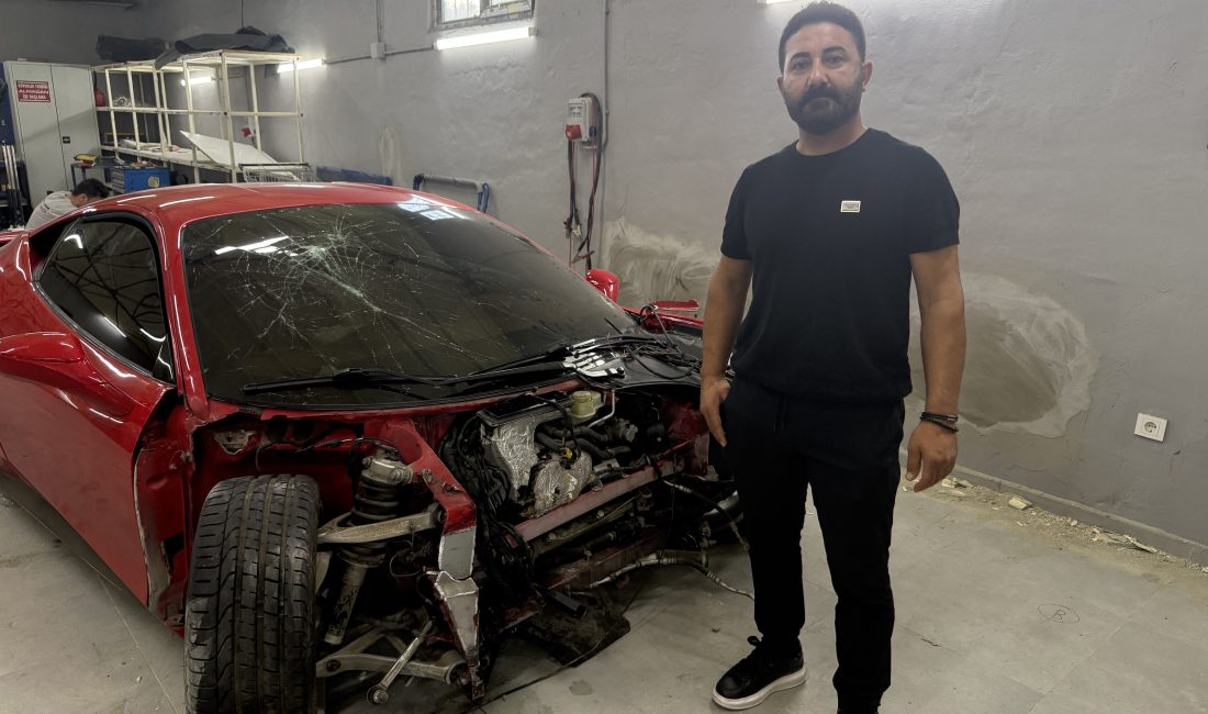 İstanbul Büyükçekmece’de yaklaşık 17 milyon lira değerindeki Ferrari ile kaza