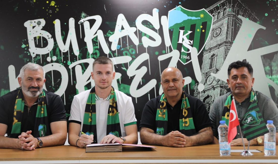 Kocaelispor, Rus ekiplerinden Dinamo Kiev'in stoperi Oleksandr Syrota'yı kiraladığını açıkladı.
