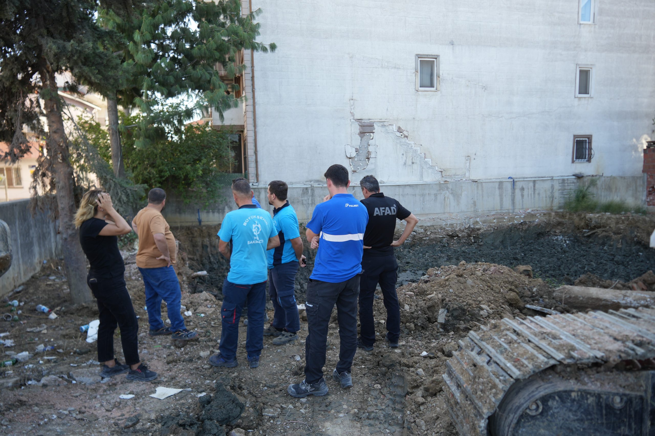 Kocaeli'nin İzmit ilçesinde bir arsada zemin iyileştirme çalışması yapan iş