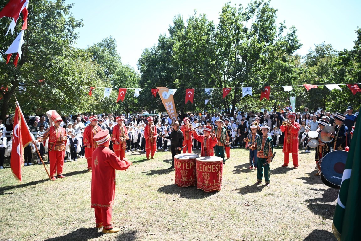 Kartepe’de bu yıl 15’incisi düzenlenen sünnet şöleni, 30 Ağustos Zafer