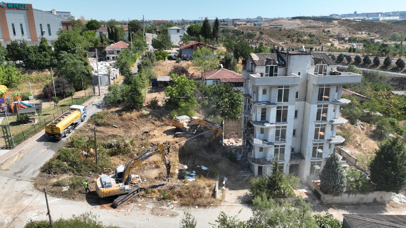 Çayırova Şekerpınar Cumhuriyet Mahallesi’nde bulunan riskli alandaki yapılarda yaşayan vatandaşların