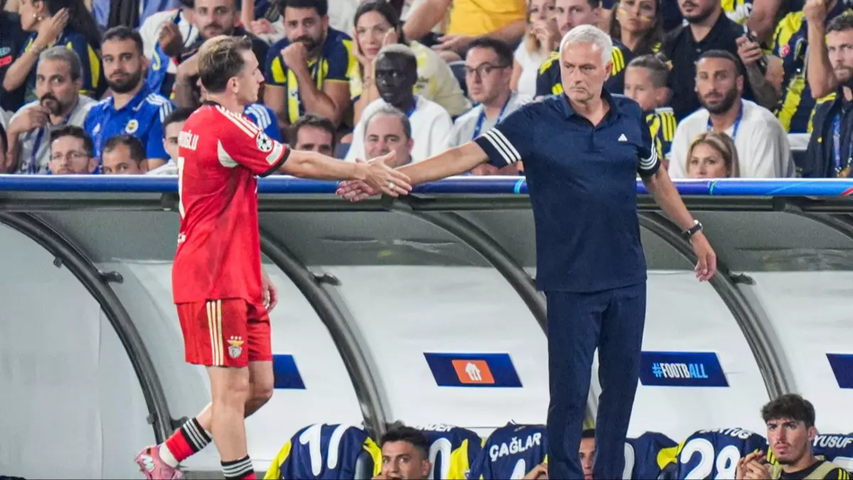 Fenerbahçe'nin resmi sosyal medya hesabından paylaştığı gönderide Teknik Direktör José