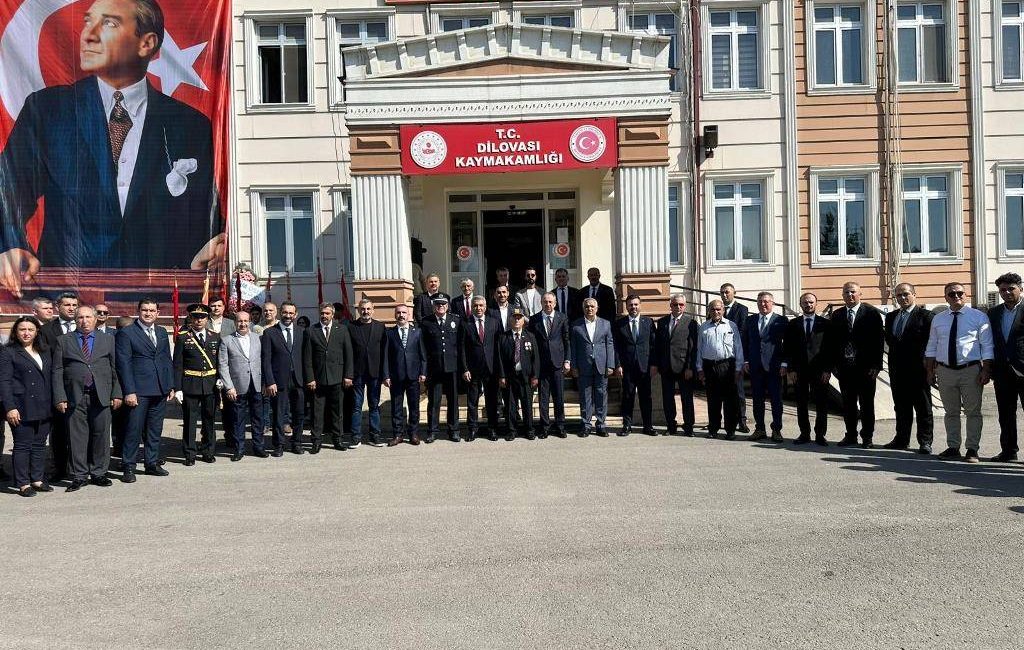 Dilovası’nda düzenlenen programla 30 Ağustos Zafer Bayramı yoğun katılımla kutlandı.
