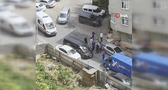 Kağıthane Seyrantepe’de akılalmaz bir olay yaşandı. Sokak ortasında tartışan iki