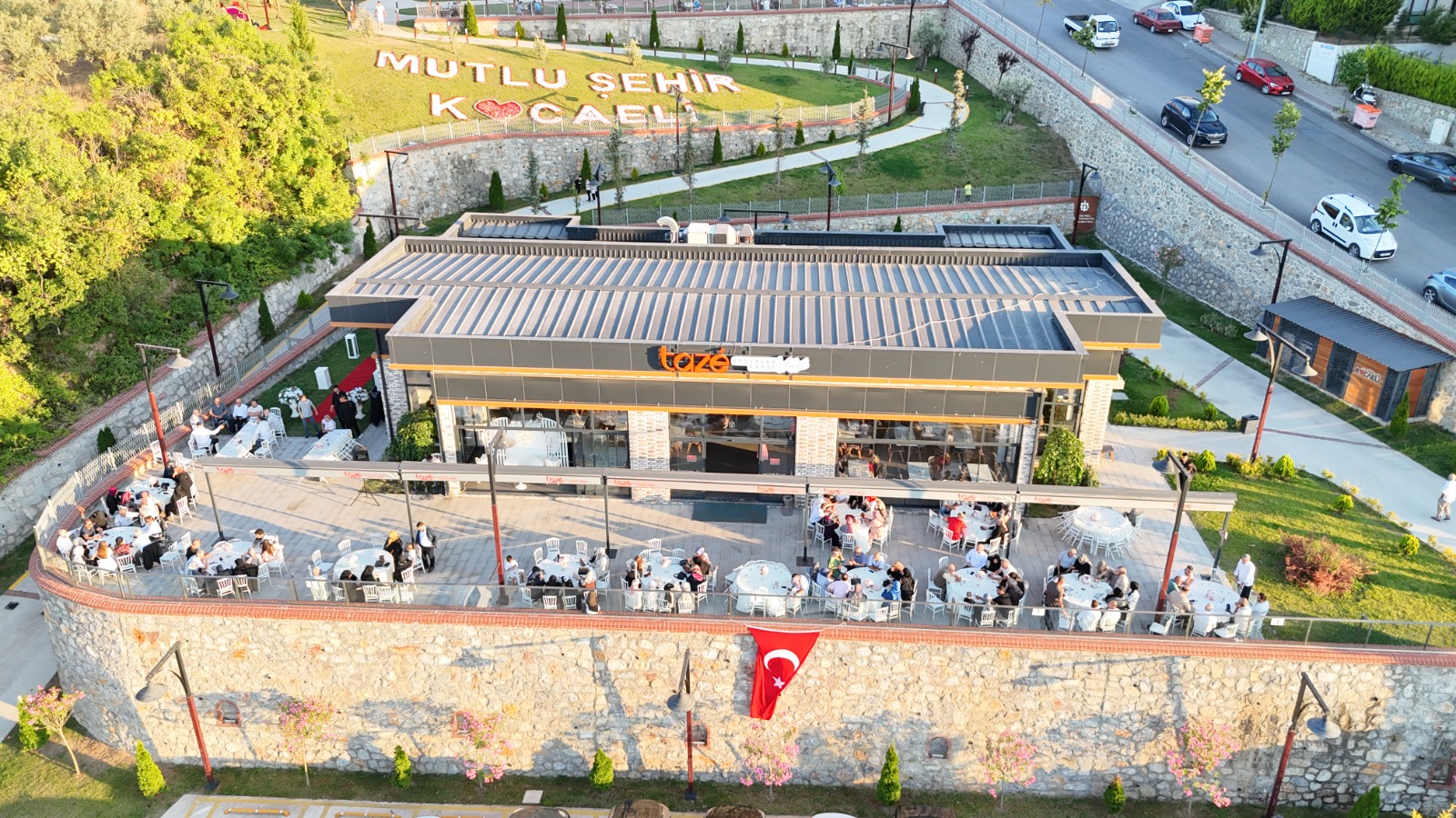 Büyükşehir Belediyesi iştiraki Antikkapı A.Ş., Taze Kruvasan&Kahve ile Karamürsel’de hem