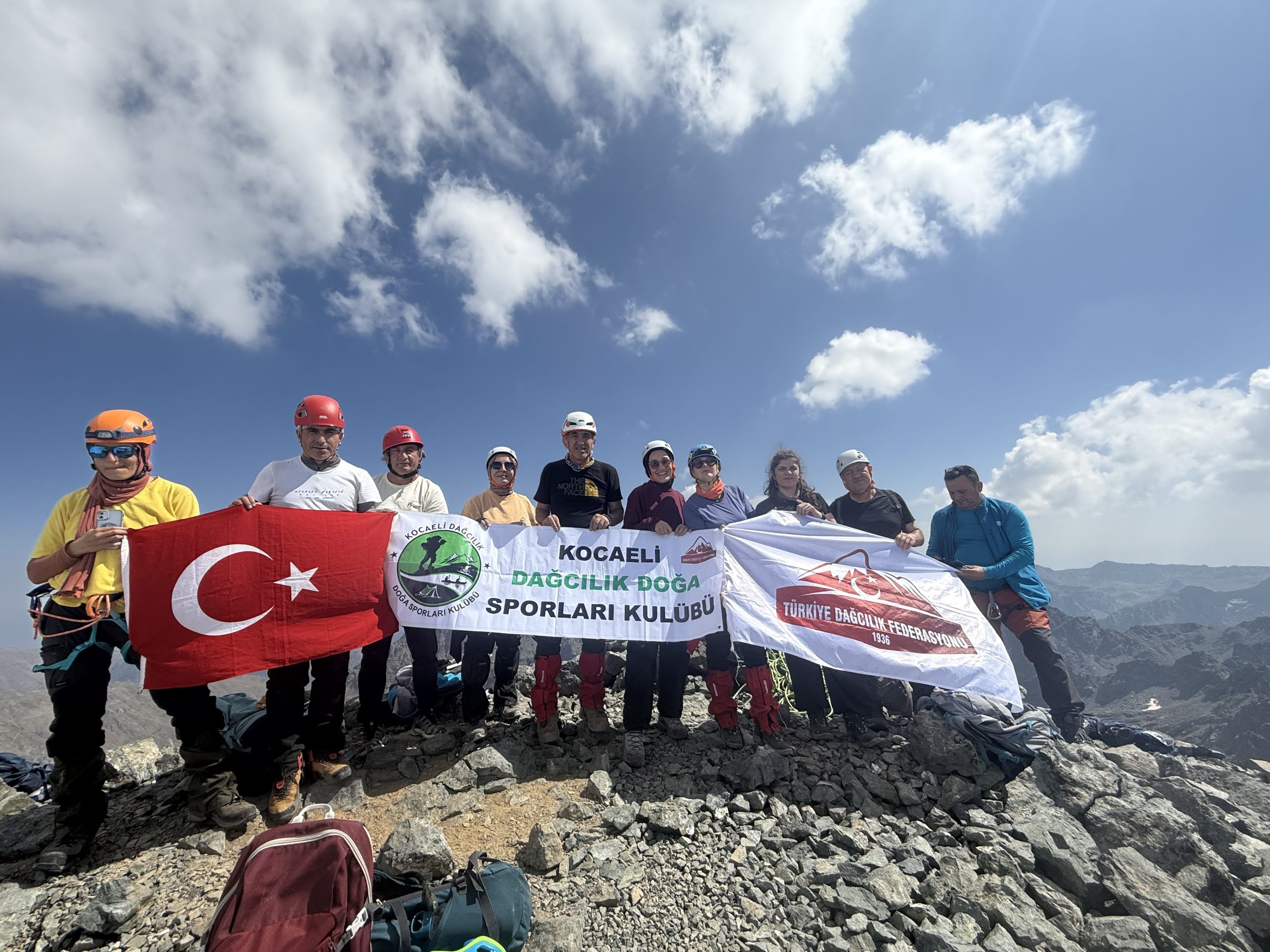 Kocaeli Dağcılık ve Doğa Sporları Kulübü, 5 günlük zorlu tırmanışın