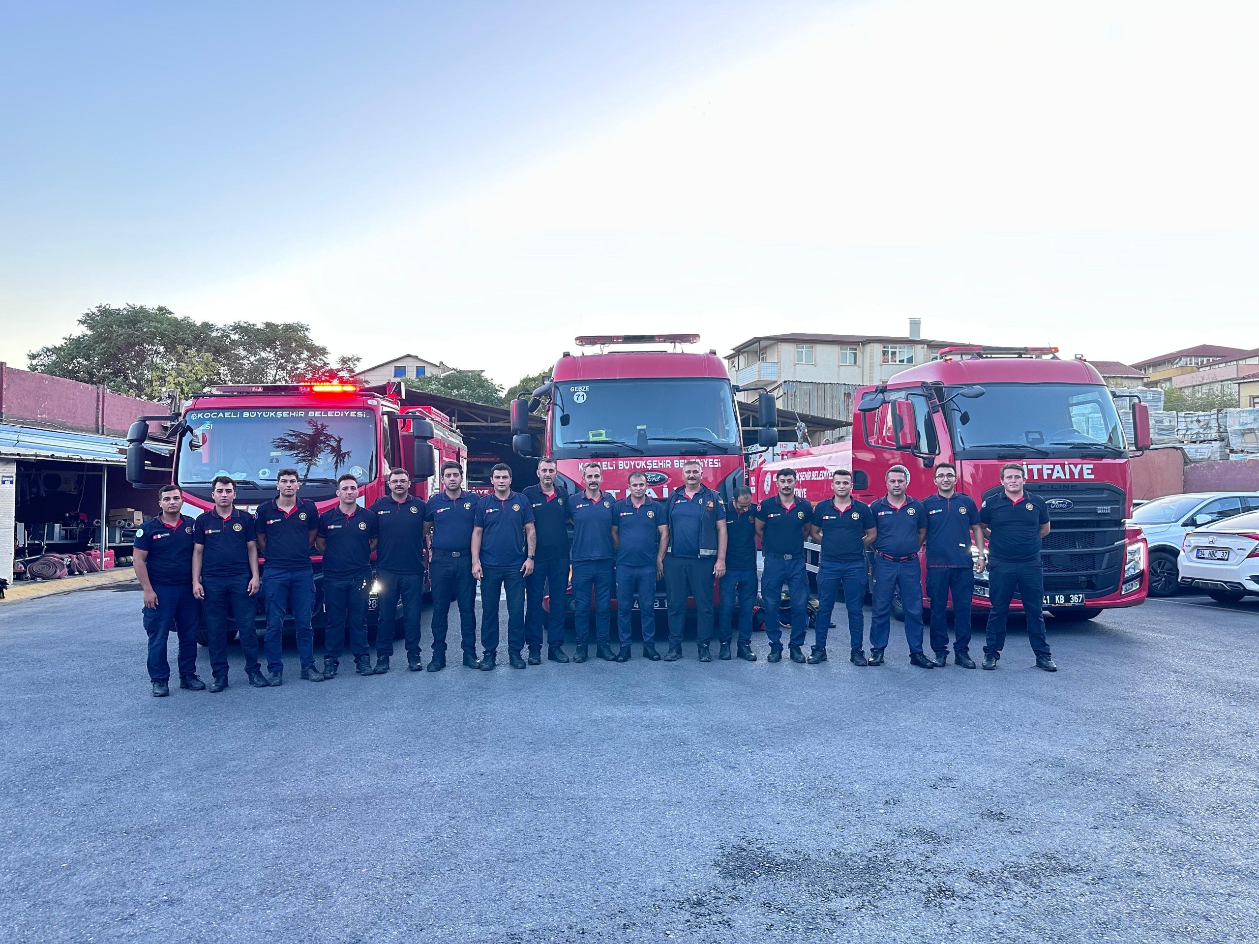 Kocaeli Büyükşehir Belediye Başkanı Doç.Dr. Tahir Büyükakın, Çanakkale'deki yangına müdahalede