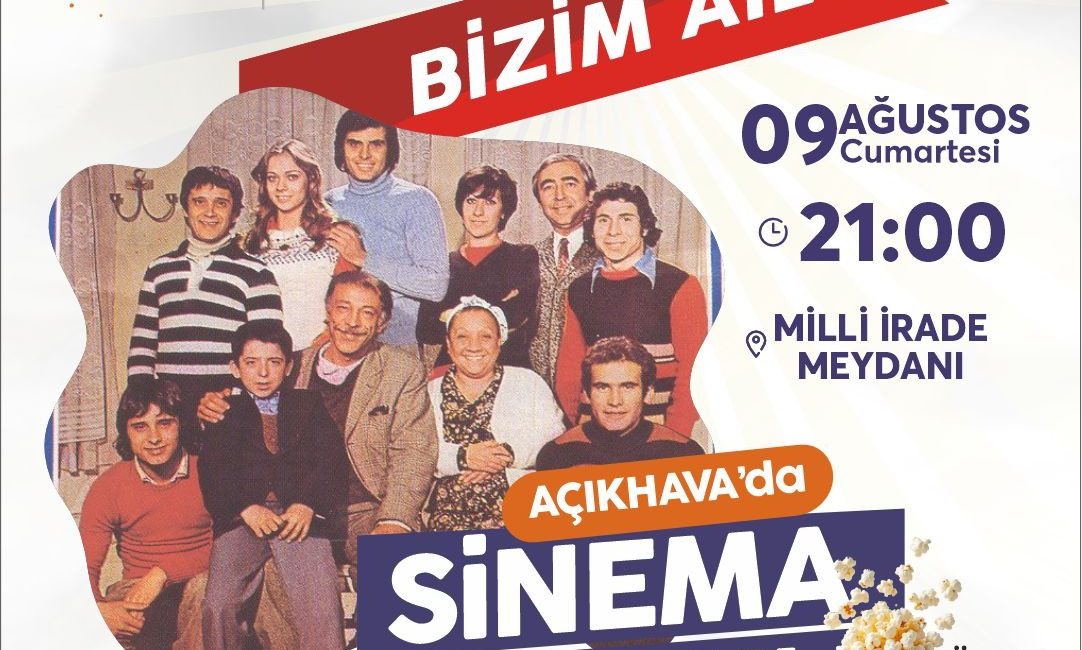 İzmit Milli İrade Meydanı’nda Yeşilçam’ın unutulmaz filmlerinden "Bizim Aile" sinemaseverlerle