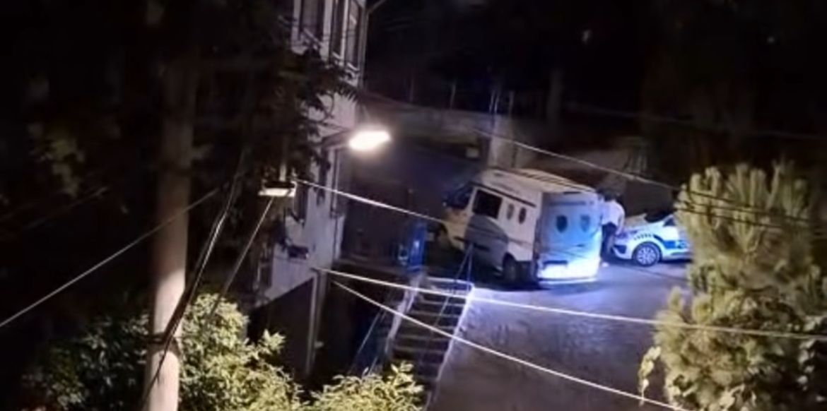 Kocaeli İzmit Kanlıbağ Mahallesi’nde gece saatlerinde çıkan silahlı kavgada 1