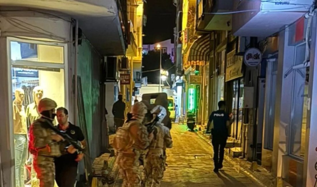 Kocaeli’nin Karamürsel ilçesinde psikolojik sorunları olduğu iddia edilen bir kişi,