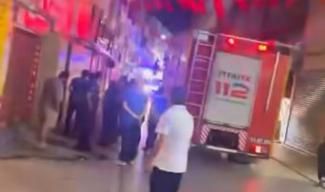 Kocaeli’nin Gebze ilçesinde bir iş hanında meydana gelen patlama paniğe