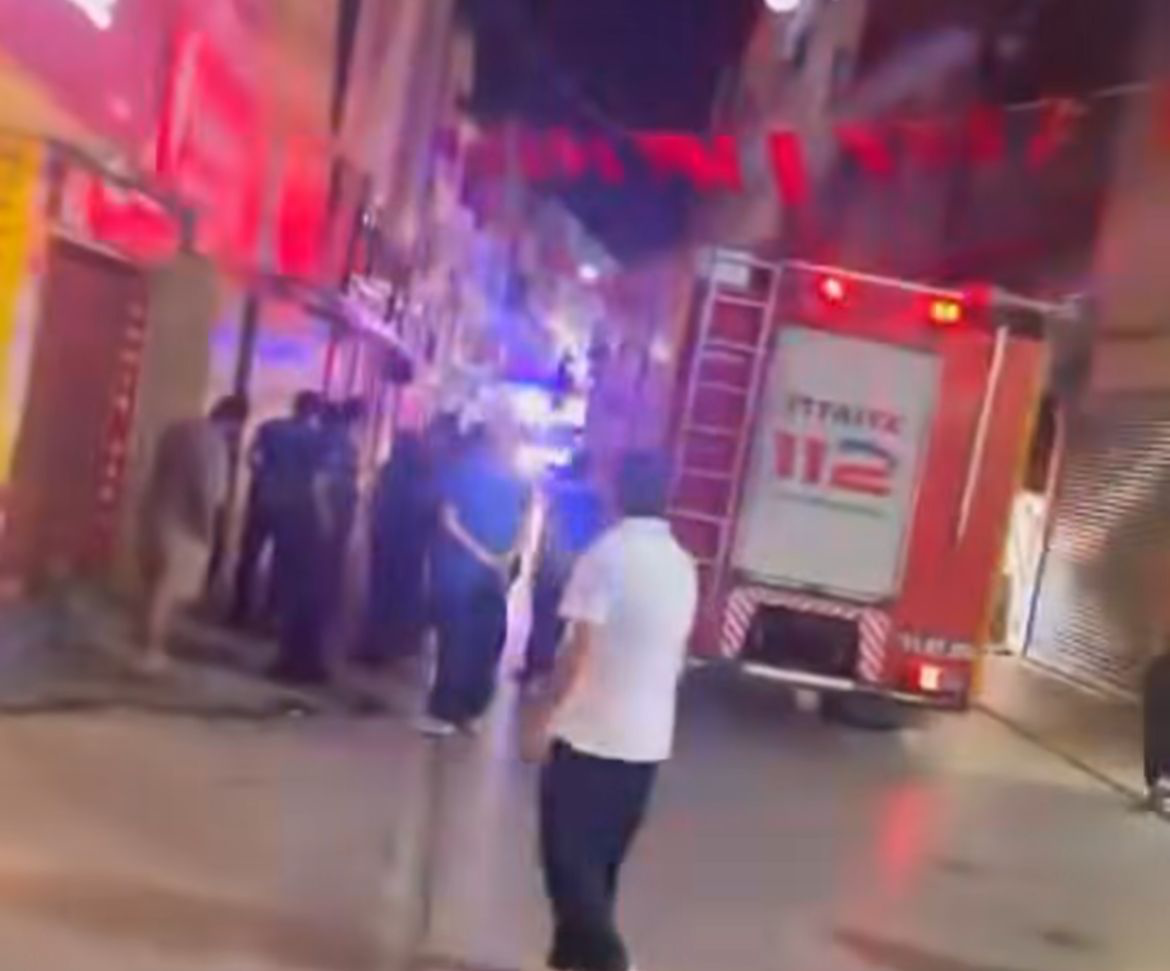 Kocaeli’nin Gebze ilçesinde bir iş hanında meydana gelen patlama paniğe