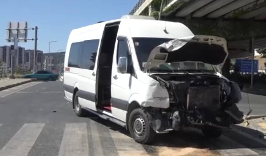 Kastamonu’da yolcu minibüsü ile hafif ticari aracın çarpışması neticesinde meydana