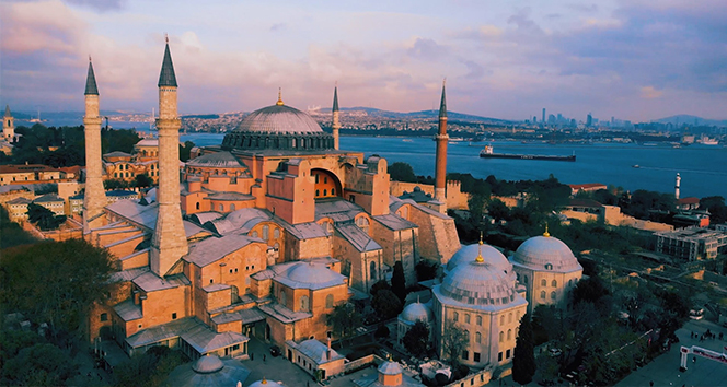 İstanbul’a damgasını vuran Ayasofya, binlerce yıldır ayakta duran bir mimari