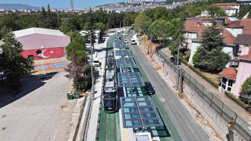 Alikahya Tramvay Hattı’nda iki istasyon hizmete alındı. Vatman koltuğuna oturduğu