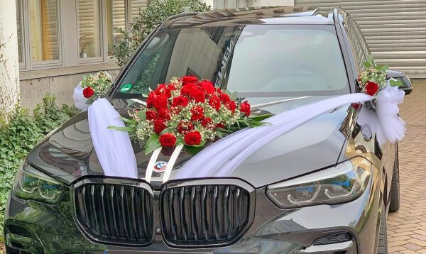 Kocaeli D130 Karayolu'nda düğün eğlencesi amacıyla konvoy yapıp trafiği tehlikeye