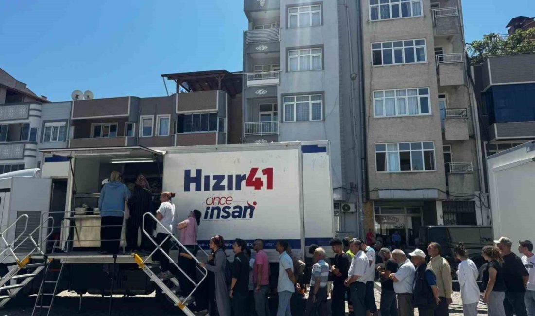 Kocaeli Büyükşehir Belediyesi’ne ait Hızır 41 afet ekibi, Balıkesir Sındırgı’da