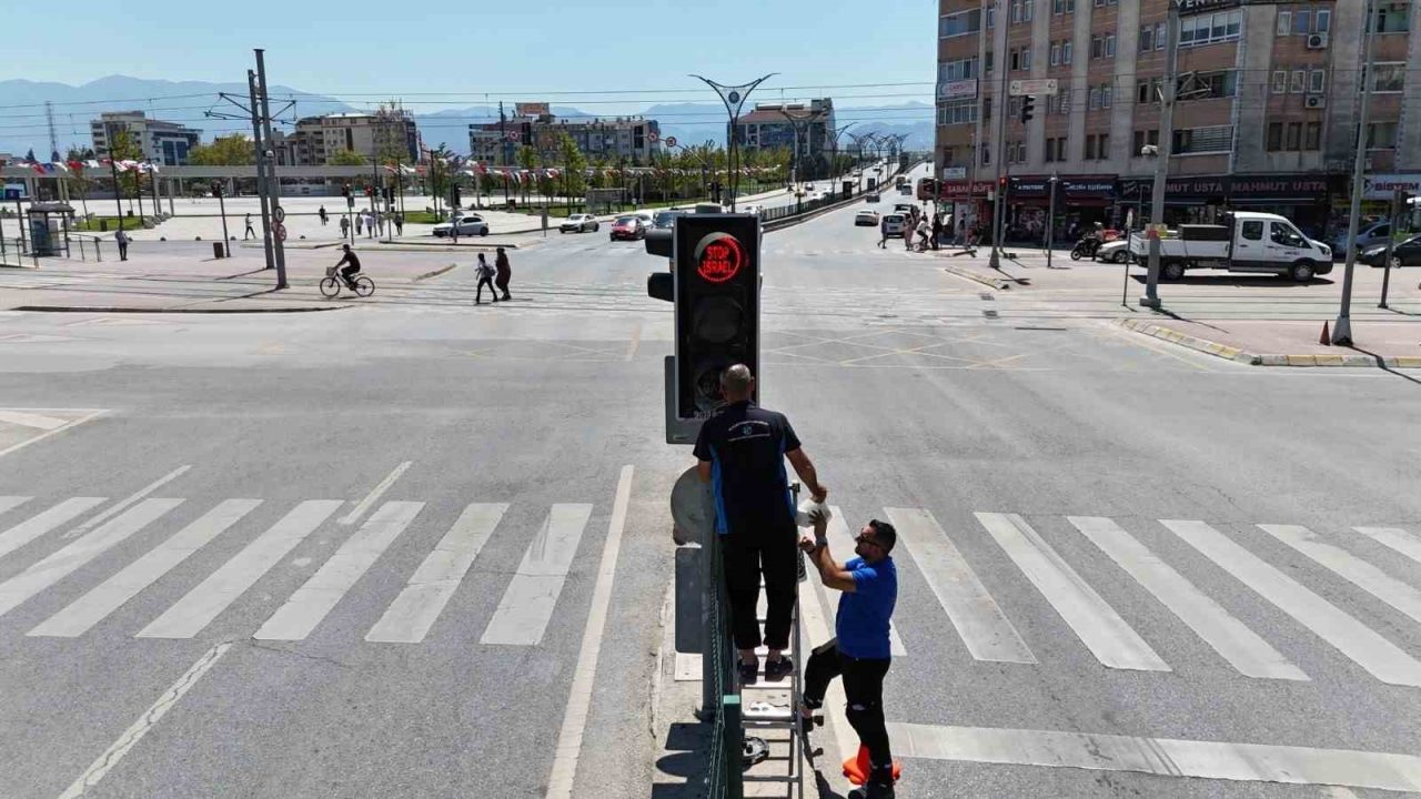 kırmızı 