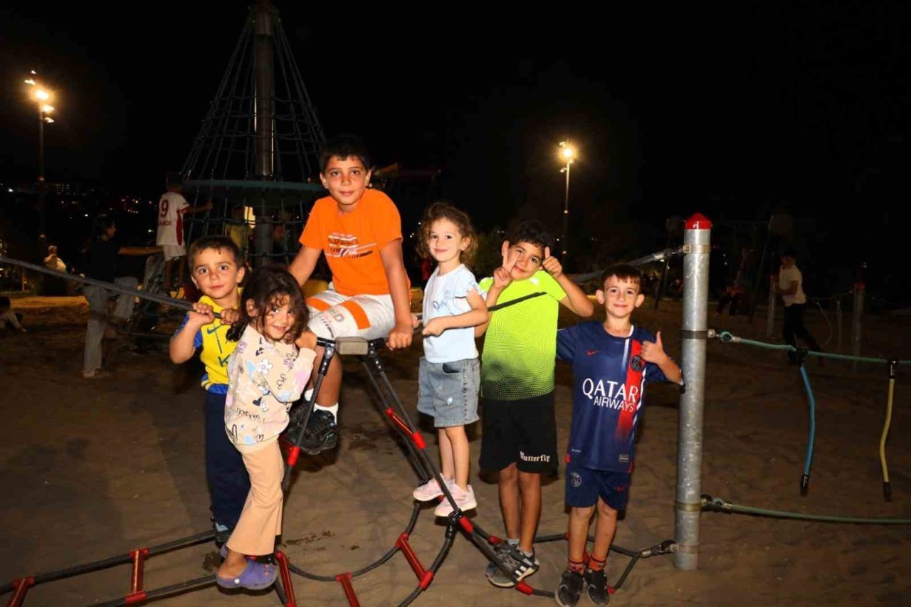 Darıca Millet Bahçesi, yeşilin ve denizin iç içe geçtiği geniş