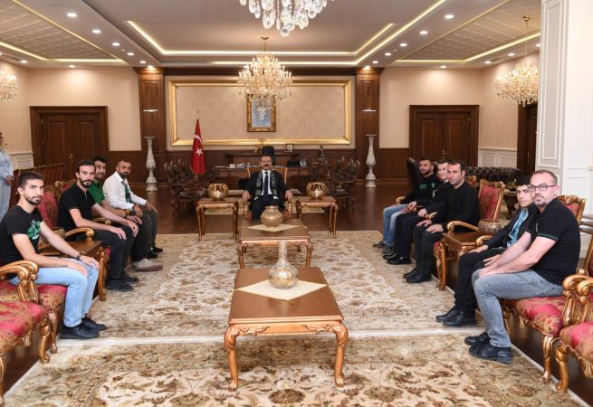 Kocaelispor Taraftar Grubu Hodri Meydan Dernek Başkanı Ferhat Uzun ve