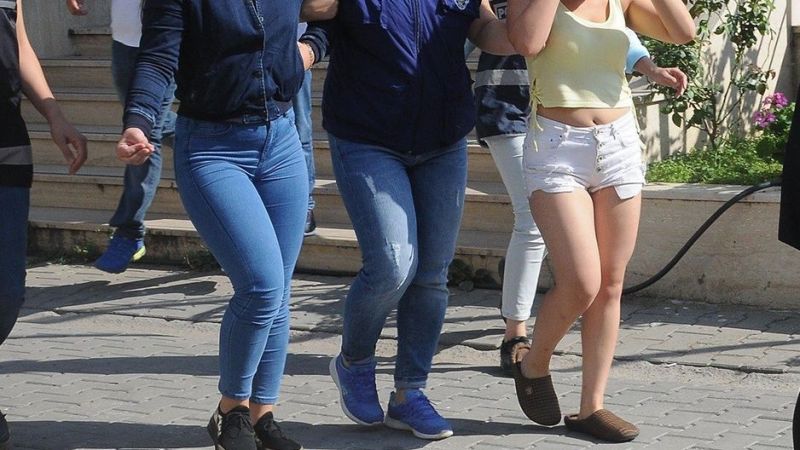 Kocaeli'nin İzmit ilçesinde düzenlenen fuhuş operasyonunda 2 şüpheli gözaltına alındı.