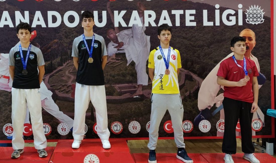 Çayırova Belediyesi Eğitim Spor Kulübü’nün karate branşı sporcuları, geçtiğimiz günlerde