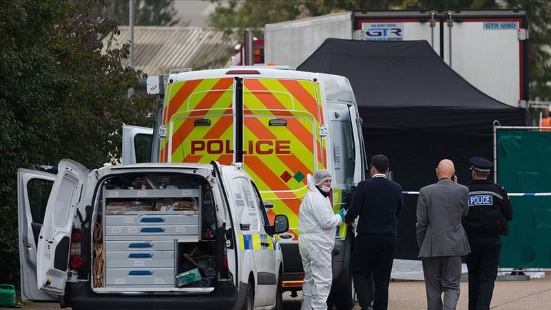 İngiltere'nin Essex bölgesinde bir tırın arkasında ölü bulunan 39 kişinin,