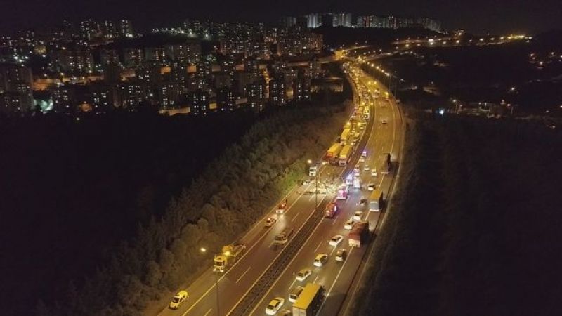 Kaza sonrasında otoyolun Ankara yönü trafiğe kapatıldı.