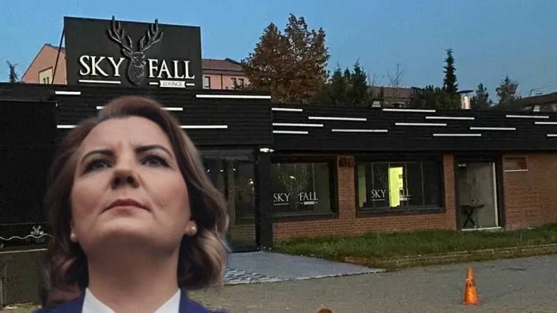 Skyfall Lounge işletmecisi Elif Sude Arslan, İzmit Belediye Başkanı Fatma