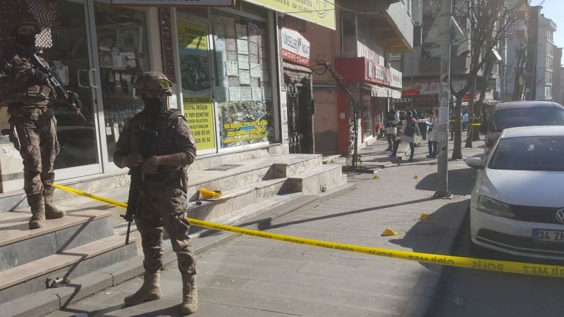 İstanbul Bahçelievler'de silahla vurulan 2 kişi yaşamını yitirdi, 1 kişi