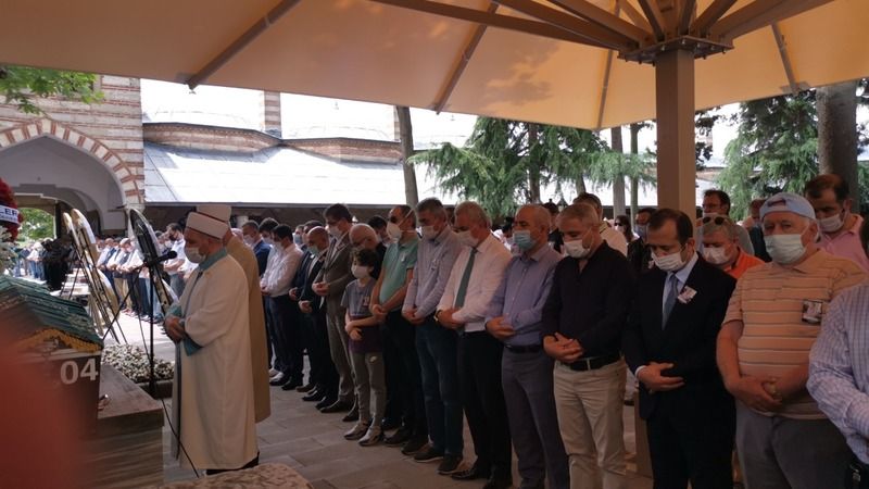İzmir'in Çeşme ilçesindeki evinde kalp krizi sonucu 80 yaşında hayatını
