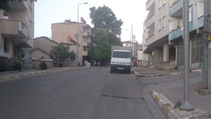 Dilovası'nda midibüsün altında kalan çocuk hayatını kaybetti.