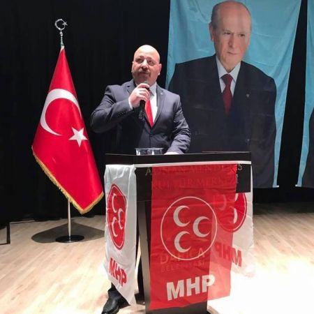 MHP Darıca İlçe Başkanı Adem Emre Aygün'ün, silahını temizlerken yanlışlıkla