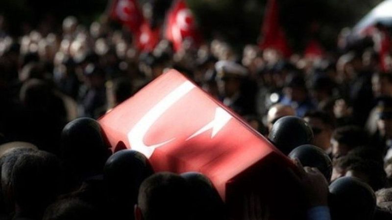 Hakkari'nin Şemdinli ilçesinde teröristlerle çıkan çatışmada bir asker şehit oldu.