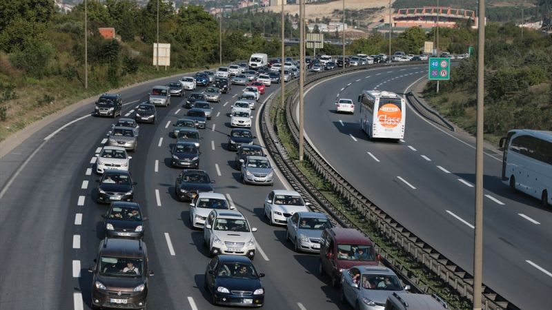 Anadolu Otoyolu'nun Ankara yönü İzmit Doğu Kavşağı ile Adapazarı gişeleri