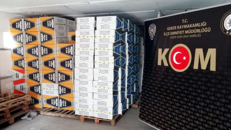 Kocaeli'de düzenlenen operasyonda bandrolsüz 2 milyon 90 bin makaron ele