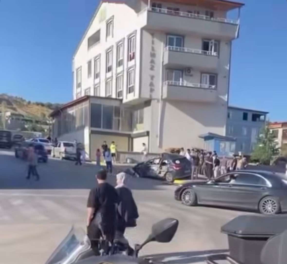 Kocaeli'nin Körfez ilçesinde yokuş aşağı indiği sırada kontrolden çıkan iş