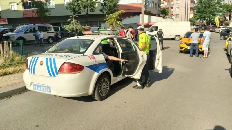 Kocaeli'nin Gebze ilçesinde taksinin çarptığı yaya yaralandı.