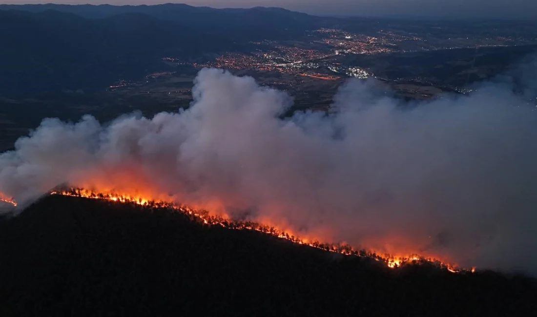 Karabük-Kastamonu sınırında etkili olan orman yangınları üç farklı noktada devam