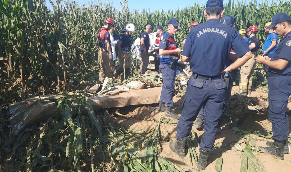 İzmir'in Torbalı ilçesinde eğitim amaçlı havalanan bir eğitim uçağı mısır