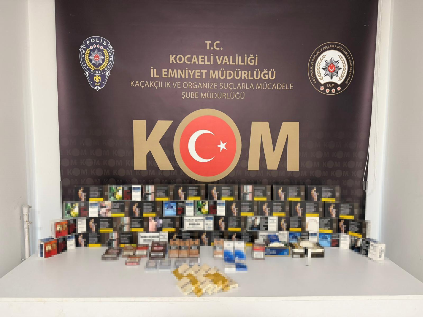 Kocaeli’de polis ekiplerinin düzenlediği operasyonlarda kaçak tütün ve sigara ele